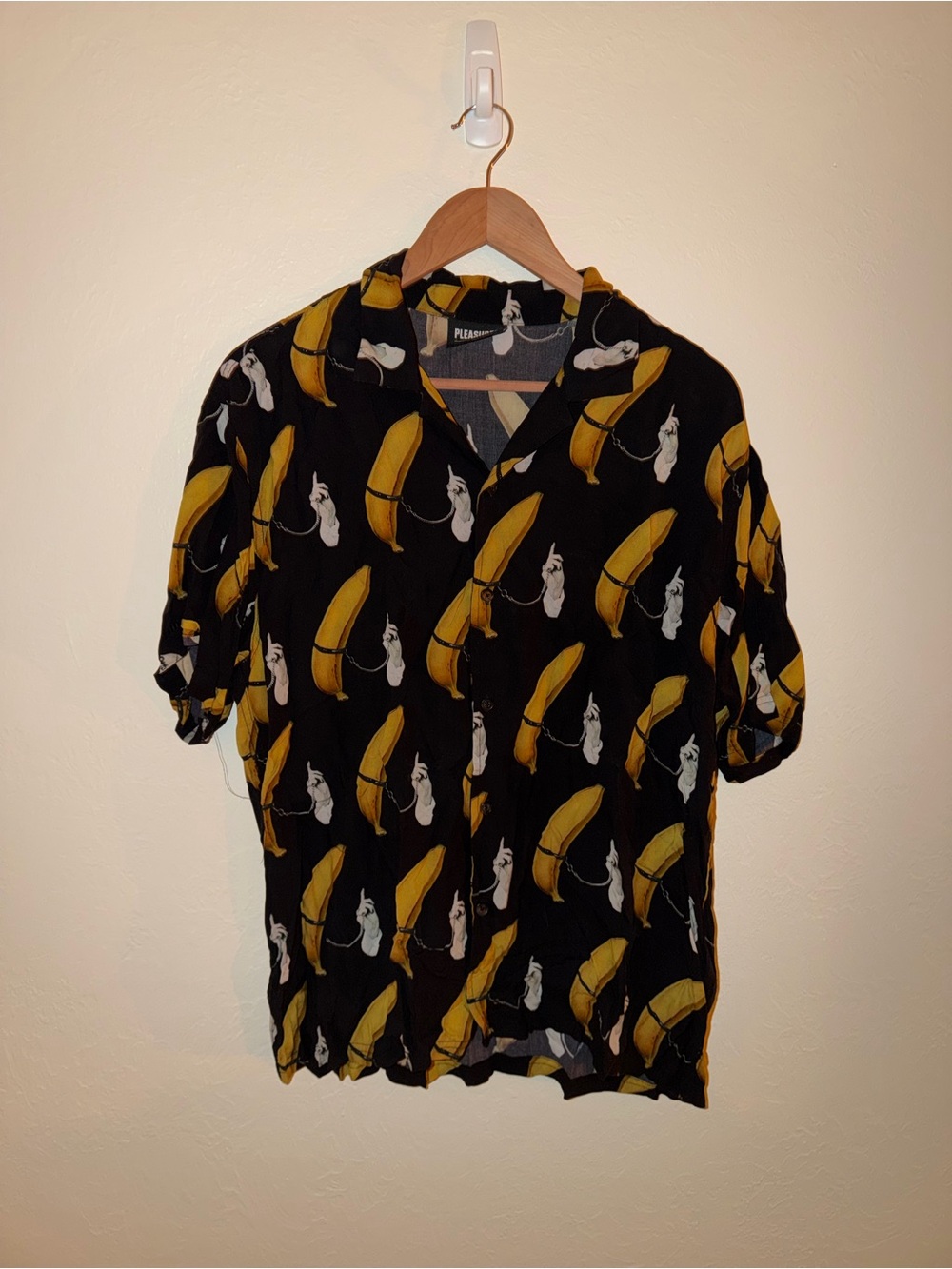 Casual Black Short-Sleeve Button-Down Shirt with Yellow Banana Print